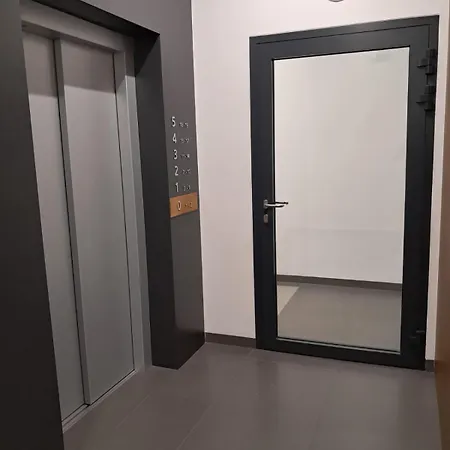 Mieszkanie Ptasia 20 Obok Stadionu I Lotniska Z Darmowym Parkingiem -self Check In *