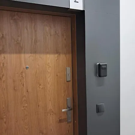 Mieszkanie Ptasia 20 Obok Stadionu I Lotniska Z Darmowym Parkingiem -self Check In Lägenhet *