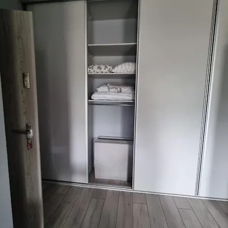 Mieszkanie Ptasia 20 Obok Stadionu I Lotniska Z Darmowym Parkingiem -self Check In Lägenhet